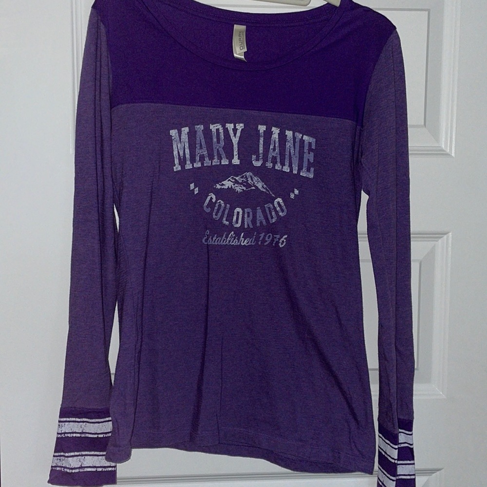 Ouray sportswear. Medium looks great.